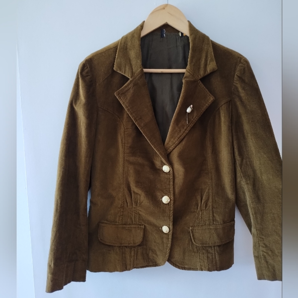 Velvet khaki blazer with golden mouse detail